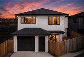 2 Kitchens, 6 beds 3.5 baths house with garage and 2-beds granny, close to schools, shops, Hunter Plaza, easy motorway access, 1.1 km to Papatoetoe Intermediate, 35A Mclean Avenue, Papatoetoe, Auckland