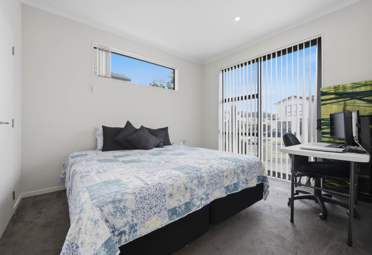 217m2 5 beds (2 ensuites) 3.5 baths house with garage on 280m2 section, 1 ensuite ground floor, Just moments from Ormiston Town Centre, supermarkets, cafés, restaurants, parks, schools, 0.7 km to Chapel Downs School, 1.8 km to Ormiston Senior College and Ormiston Junior College, 26 Cooladawson Drive, Flat Bush, Auckland