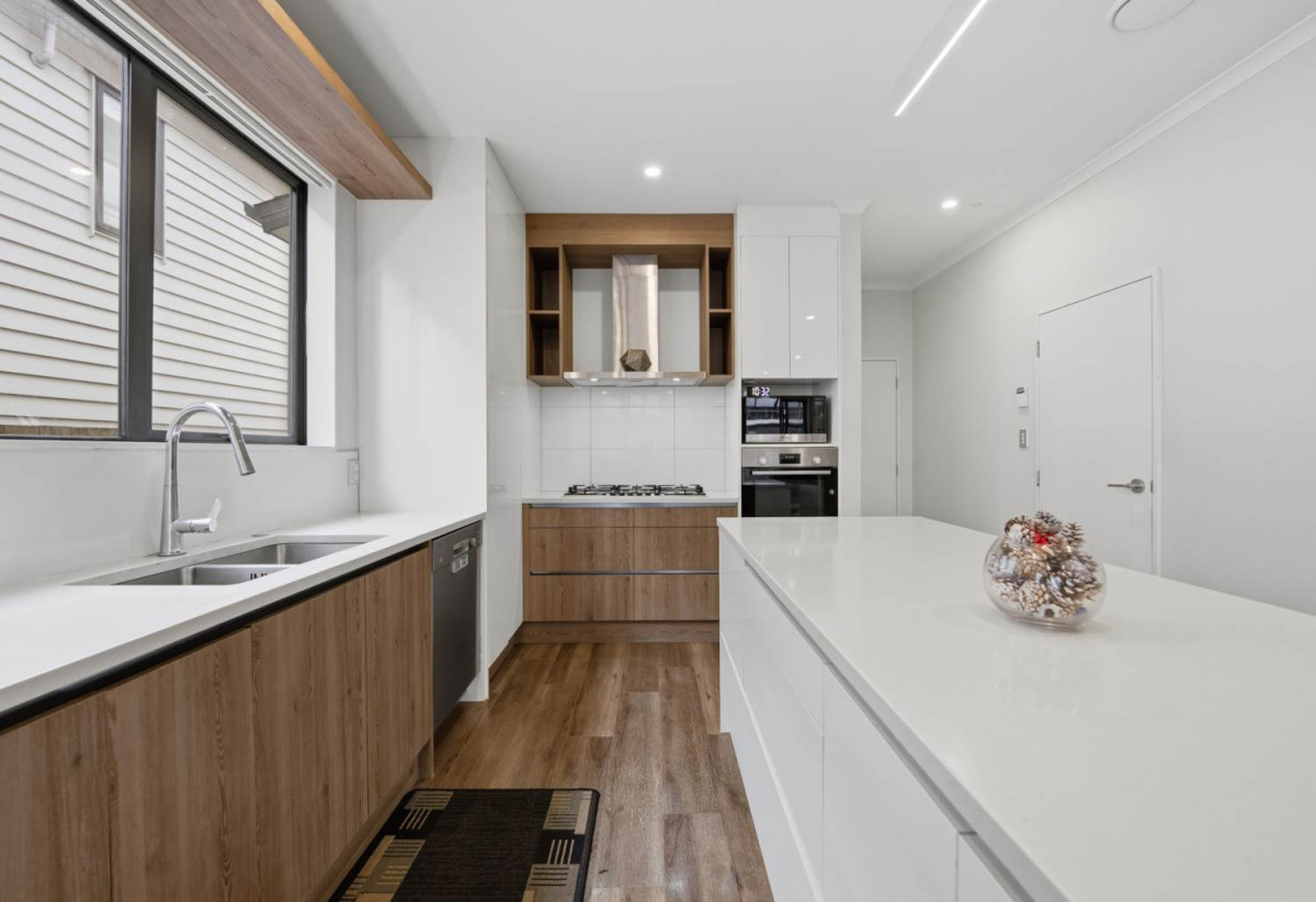217m2 5 beds (2 ensuites) 3.5 baths house with garage on 280m2 section, 1 ensuite ground floor, Just moments from Ormiston Town Centre, supermarkets, cafés, restaurants, parks, schools, 0.7 km to Chapel Downs School, 1.8 km to Ormiston Senior College and Ormiston Junior College, 26 Cooladawson Drive, Flat Bush, Auckland