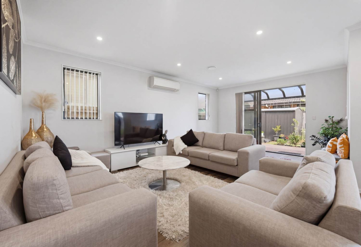 217m2 5 beds (2 ensuites) 3.5 baths house with garage on 280m2 section, 1 ensuite ground floor, Just moments from Ormiston Town Centre, supermarkets, cafés, restaurants, parks, schools, 0.7 km to Chapel Downs School, 1.8 km to Ormiston Senior College and Ormiston Junior College, 26 Cooladawson Drive, Flat Bush, Auckland