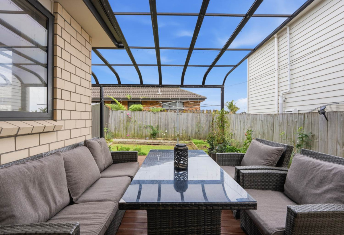 217m2 5 beds (2 ensuites) 3.5 baths house with garage on 280m2 section, 1 ensuite ground floor, Just moments from Ormiston Town Centre, supermarkets, cafés, restaurants, parks, schools, 0.7 km to Chapel Downs School, 1.8 km to Ormiston Senior College and Ormiston Junior College, 26 Cooladawson Drive, Flat Bush, Auckland