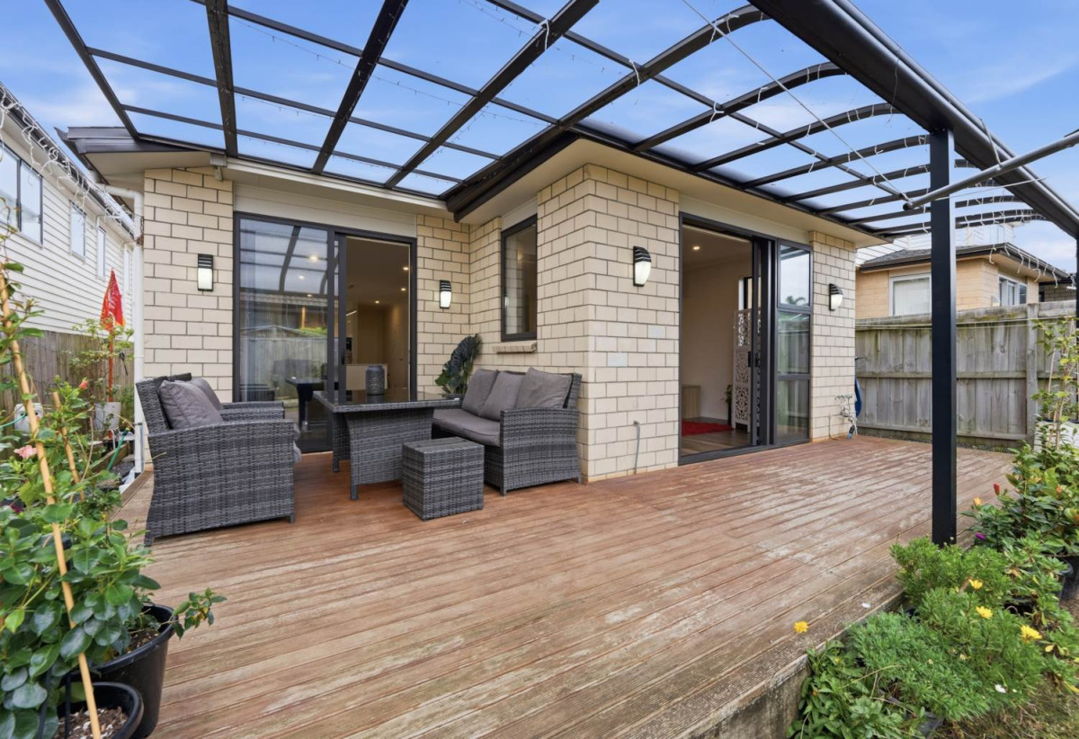 217m2 5 beds (2 ensuites) 3.5 baths house with garage on 280m2 section, 1 ensuite ground floor, Just moments from Ormiston Town Centre, supermarkets, cafés, restaurants, parks, schools, 0.7 km to Chapel Downs School, 1.8 km to Ormiston Senior College and Ormiston Junior College, 26 Cooladawson Drive, Flat Bush, Auckland