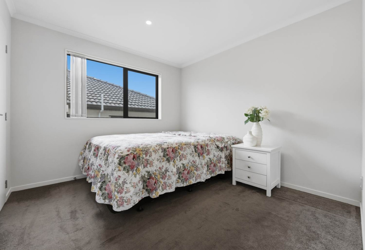 217m2 5 beds (2 ensuites) 3.5 baths house with garage on 280m2 section, 1 ensuite ground floor, Just moments from Ormiston Town Centre, supermarkets, cafés, restaurants, parks, schools, 0.7 km to Chapel Downs School, 1.8 km to Ormiston Senior College and Ormiston Junior College, 26 Cooladawson Drive, Flat Bush, Auckland