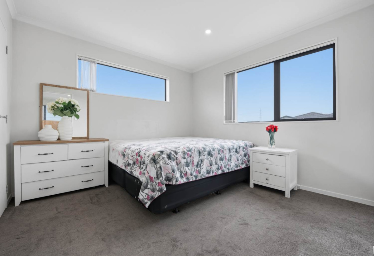 217m2 5 beds (2 ensuites) 3.5 baths house with garage on 280m2 section, 1 ensuite ground floor, Just moments from Ormiston Town Centre, supermarkets, cafés, restaurants, parks, schools, 0.7 km to Chapel Downs School, 1.8 km to Ormiston Senior College and Ormiston Junior College, 26 Cooladawson Drive, Flat Bush, Auckland