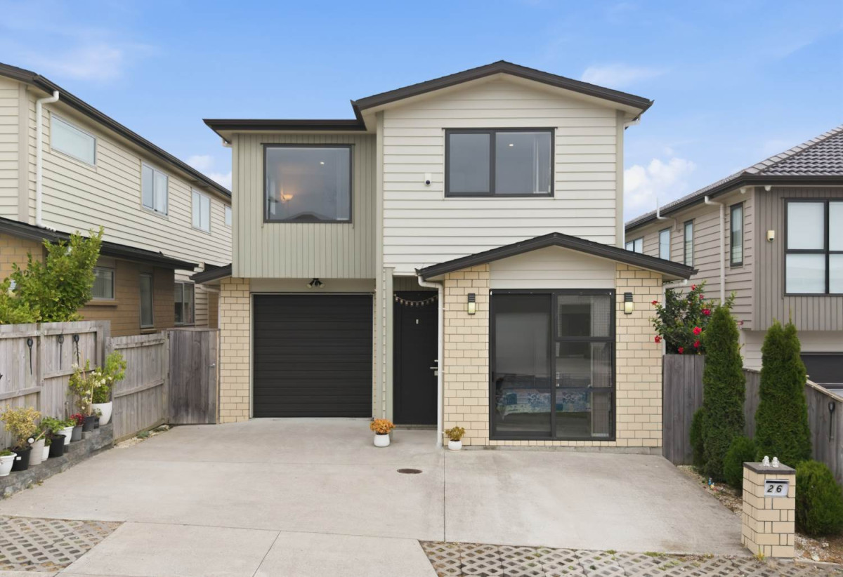 217m2 5 beds (2 ensuites) 3.5 baths house with garage on 280m2 section, 1 ensuite ground floor, Just moments from Ormiston Town Centre, supermarkets, cafés, restaurants, parks, schools, 0.7 km to Chapel Downs School, 1.8 km to Ormiston Senior College and Ormiston Junior College, 26 Cooladawson Drive, Flat Bush, Auckland