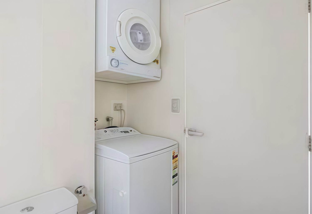 Double Grammar school zone, 2 beds 2 baths apartment with 2 car parks, 0.4 km to Newmarket School, 0.9 km to Auckland Grammar, 1 km to Epsom Girls’ Grammar School, D610/176 Broadway, Newmarket, Auckland