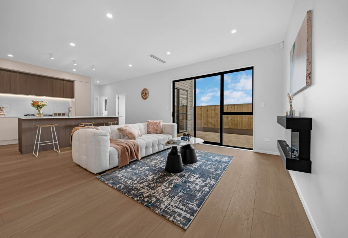 Standalone 4 beds 2 baths house with double garage on 333m2 section, close to schools, reserves, town centre, easy motorway access, 7 Pupu Crescent, Opaheke, Auckland
