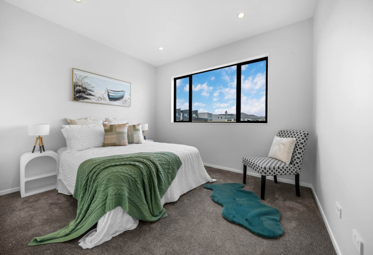 Standalone 4 beds 2 baths house with double garage on 333m2 section, close to schools, reserves, town centre, easy motorway access, 7 Pupu Crescent, Opaheke, Auckland
