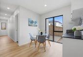 2 Kitchens, 360m2 8 beds (3 ensuites) 5.5 baths house with double garage and 2-beds granny, close to Ormiston shopping centre and Botany Downs shopping centre, 0.8 km to Mission Heights Junior College, 0.9 km to Mission Heights Primary School, 1.5 km to Ormiston Senior College, 4 Mill Hill Close, Flat Bush, Auckland