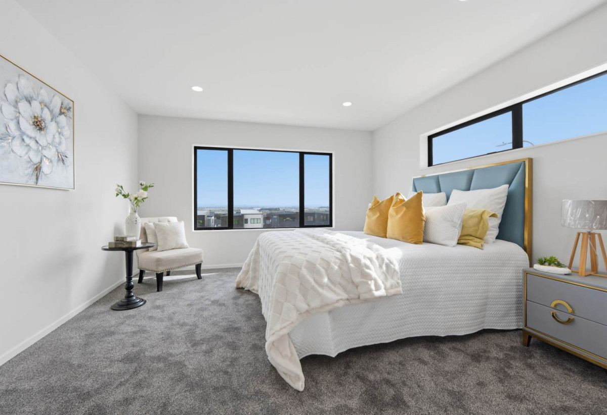 2 Kitchens, 360m2 8 beds (3 ensuites) 5.5 baths house with double garage and 2-beds granny, close to Ormiston shopping centre and Botany Downs shopping centre, 0.8 km to Mission Heights Junior College, 0.9 km to Mission Heights Primary School, 1.5 km to Ormiston Senior College, 4 Mill Hill Close, Flat Bush, Auckland