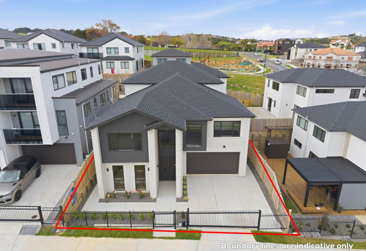 2 Kitchens, 360m2 8 beds (3 ensuites) 5.5 baths house with double garage and 2-beds granny, close to Ormiston shopping centre and Botany Downs shopping centre, 0.8 km to Mission Heights Junior College, 0.9 km to Mission Heights Primary School, 1.5 km to Ormiston Senior College, 4 Mill Hill Close, Flat Bush, Auckland