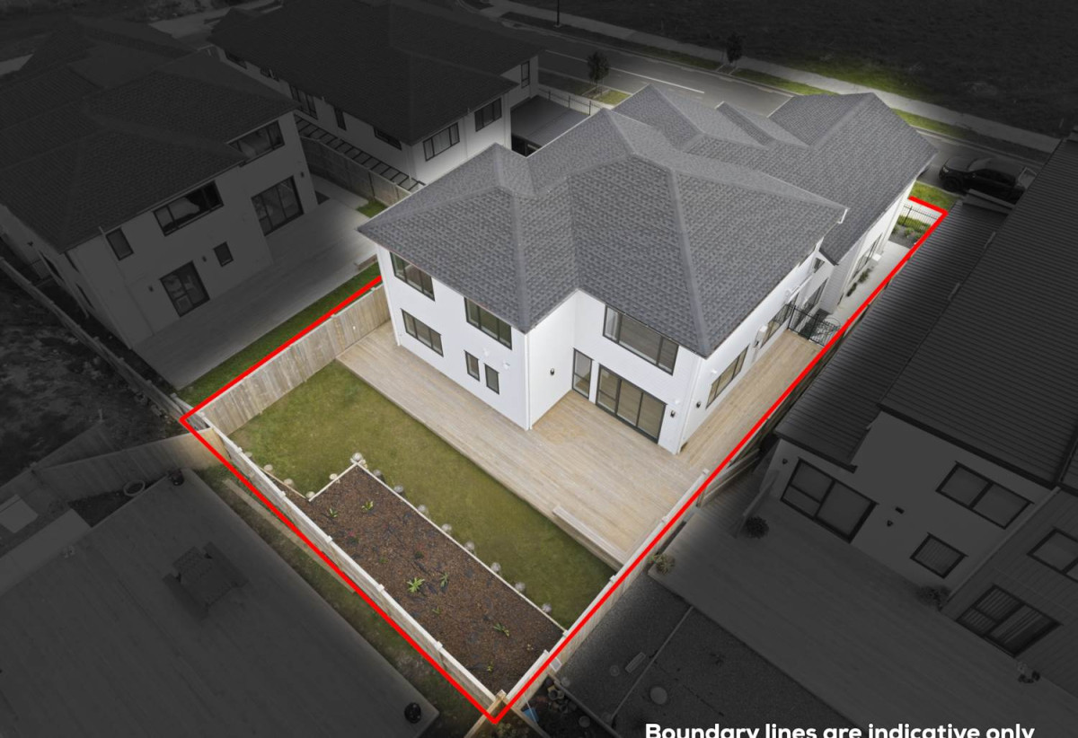 2 Kitchens, 360m2 8 beds (3 ensuites) 5.5 baths house with double garage and 2-beds granny, close to Ormiston shopping centre and Botany Downs shopping centre, 0.8 km to Mission Heights Junior College, 0.9 km to Mission Heights Primary School, 1.5 km to Ormiston Senior College, 4 Mill Hill Close, Flat Bush, Auckland