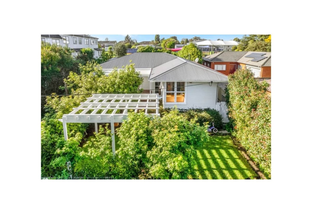 MORTGAGEE SALE, 4 beds 1 bath house on 890m2 section, the site is currently in the design stage for redevelopment, with concept plans reported to show redevelopment of the site to seven terraced houses, subject to council approval. The property backs onto Pomaria Primary School, and is well located close to the retail and commercial amenities at WestCity Waitakere and the Lincoln Road commercial precinct, 15 Kingdale Road, Henderson, Auckland