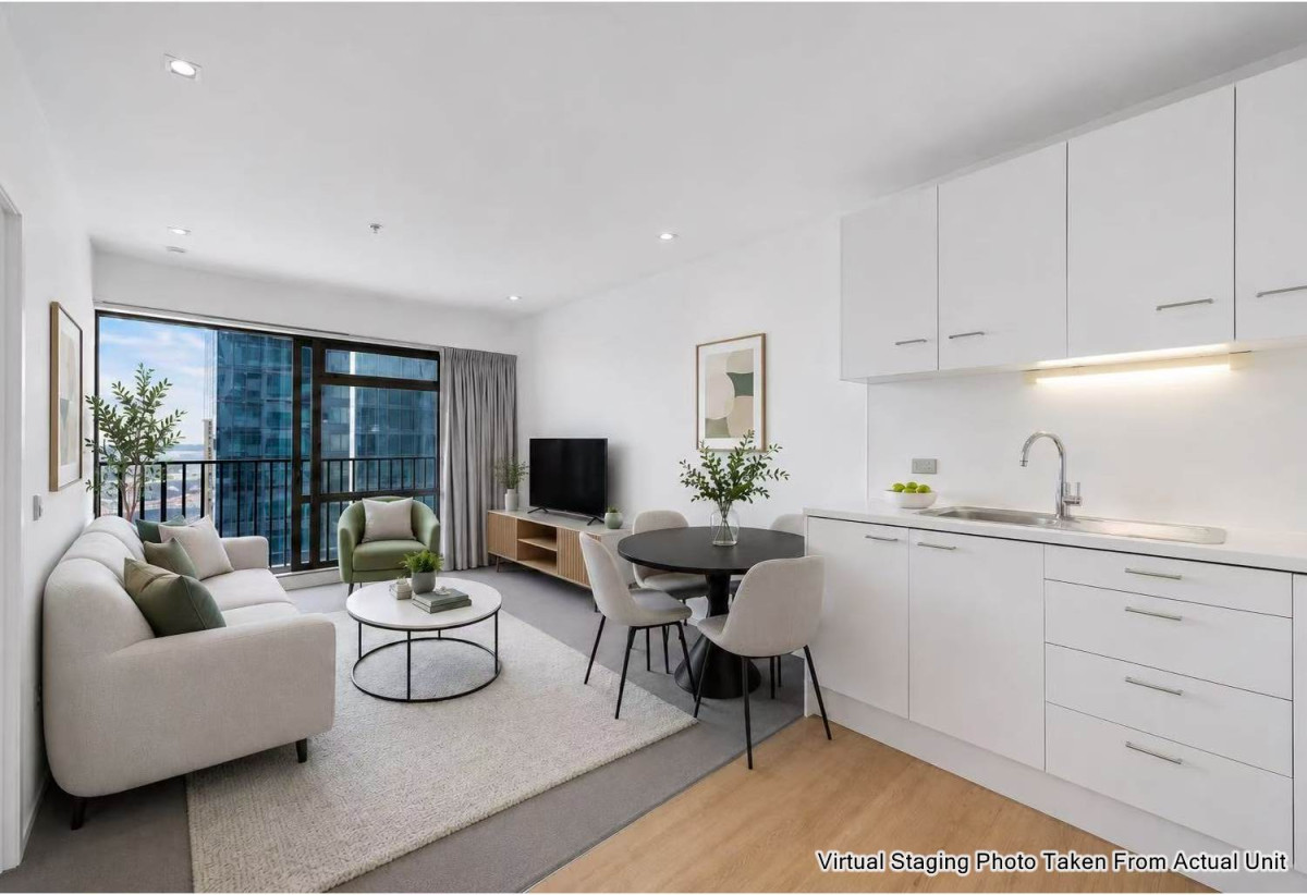 Auckland Girls’ Grammar School zone, Freehold 1 bed 1 bath apartment, 38sqm plus a balcony, Located on the 30th level with sweeping harbour, Sky Tower and city views, Access to excellent resident facilities, including a gym and a swimming pool, 1.8 km to Auckland Girls’ Grammar School, 30F/16 Gore Street, City Centre, Auckland