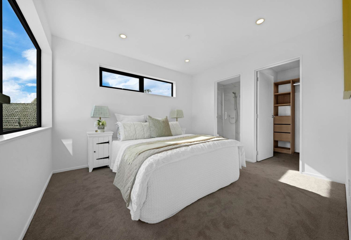 Urgent sale, Brandnew Master Build Home, 3 generous bedrooms +1 study (fits a single bed) + 2.5 bathrooms + Single garage, minutes from Albany mall, schools, motorway access, 1.8 km to Target Road School, 18C Mallard Place, Unsworth Heights, Auckland