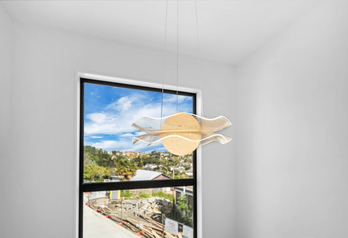 Urgent sale, Brandnew Master Build Home, 3 generous bedrooms +1 study (fits a single bed) + 2.5 bathrooms + Single garage, minutes from Albany mall, schools, motorway access, 1.8 km to Target Road School, 18E Mallard Place, Unsworth Heights, Auckland