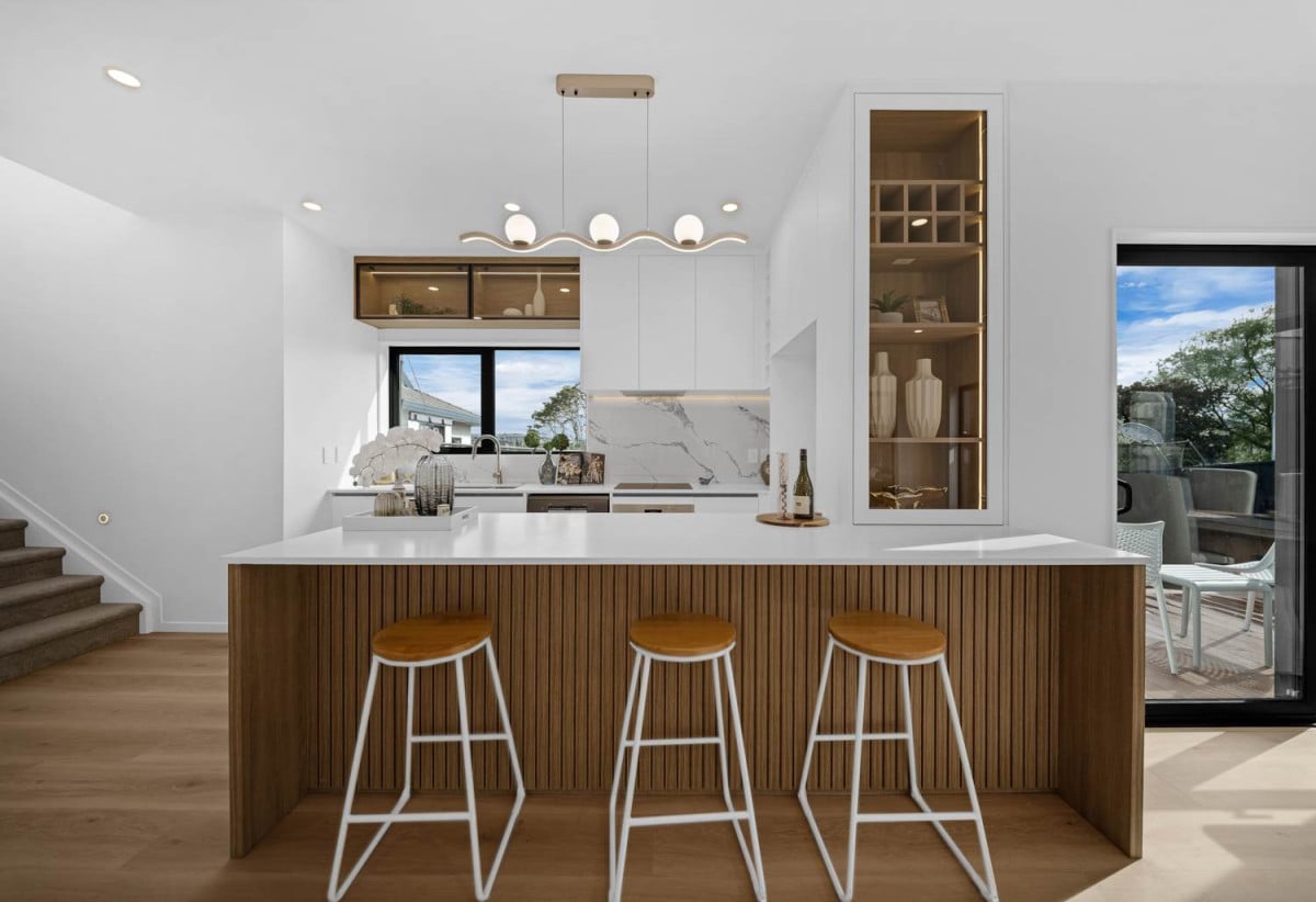 Urgent sale, Brandnew Master Build Home, 3 generous bedrooms +1 study (fits a single bed) + 2.5 bathrooms + Single garage, minutes from Albany mall, schools, motorway access, 1.8 km to Target Road School, 18A Mallard Place, Unsworth Heights, Auckland
