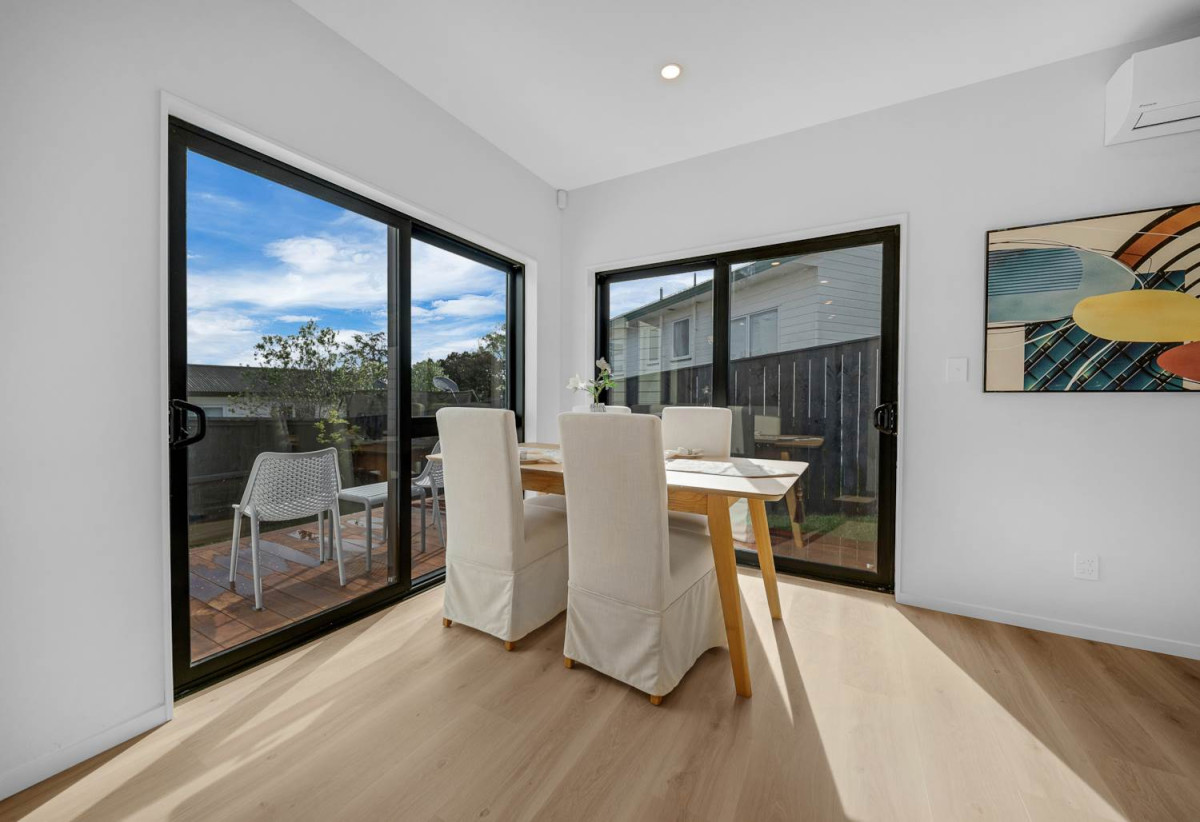Urgent sale, Brandnew Master Build Homes, 3 standalone homes + 2 duplex units, Floorplan, 3 generous bedrooms +1 study (fits a single bed) + 2.5 bathrooms + Single garage, minutes from Albany mall, schools, motorway access, 1.8 km to Target Road School, 18A-E Mallard Place, Unsworth Heights, Auckland