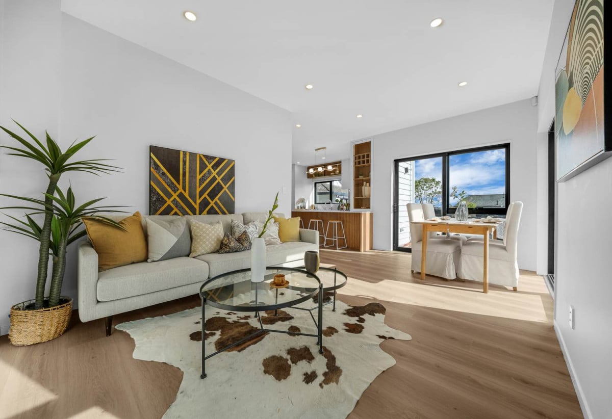 Urgent sale, Brandnew Master Build Home, 3 generous bedrooms +1 study (fits a single bed) + 2.5 bathrooms + Single garage, minutes from Albany mall, schools, motorway access, 1.8 km to Target Road School, 18E Mallard Place, Unsworth Heights, Auckland