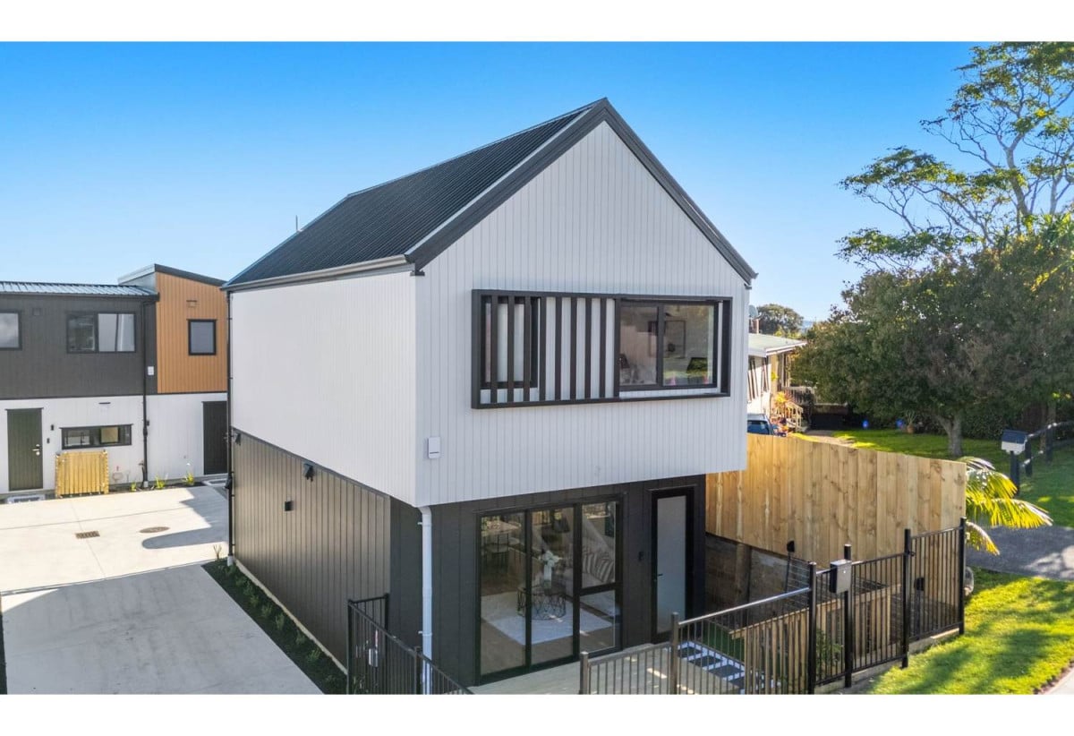 1-Year Maintenance Period + 10-Year Builders Warranty, Brandnew standalone 3 beds 2.5 baths home with car park, walks to Pakuranga Plaza, schools, 0.1 km to Pakuranga Intermediate, 0.5 km to Pakuranga Heights School, 0.9 km to Edgewater College, 1/6 Rosina Place, Pakuranga Heights, Auckland