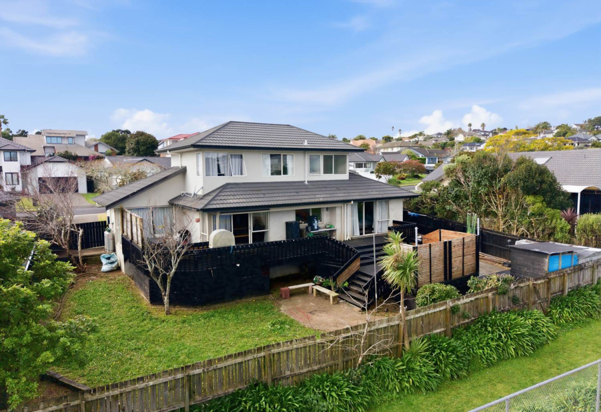 700m2 section, Next to a school playground, 210m2 5 beds 3 barhs house with double garage, close to schools, shopping centres, reserves, 0.2 km to Somerville Intermediate School, 5 Woodgers Way, Somerville, Auckland