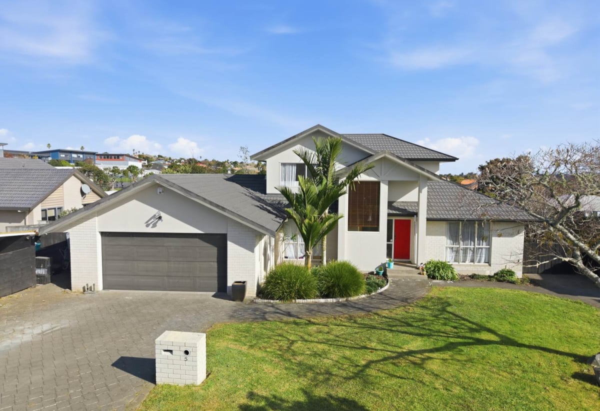 700m2 section, Next to a school playground, 210m2 5 beds 3 barhs house with double garage, close to schools, shopping centres, reserves, 0.2 km to Somerville Intermediate School, 5 Woodgers Way, Somerville, Auckland
