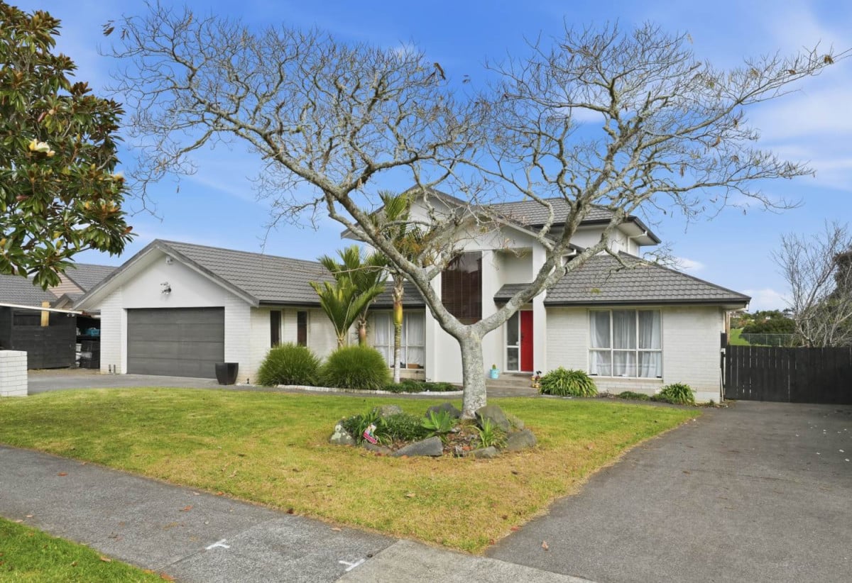 700m2 section, Next to a school playground, 210m2 5 beds 3 barhs house with double garage, close to schools, shopping centres, reserves, 0.2 km to Somerville Intermediate School, 5 Woodgers Way, Somerville, Auckland