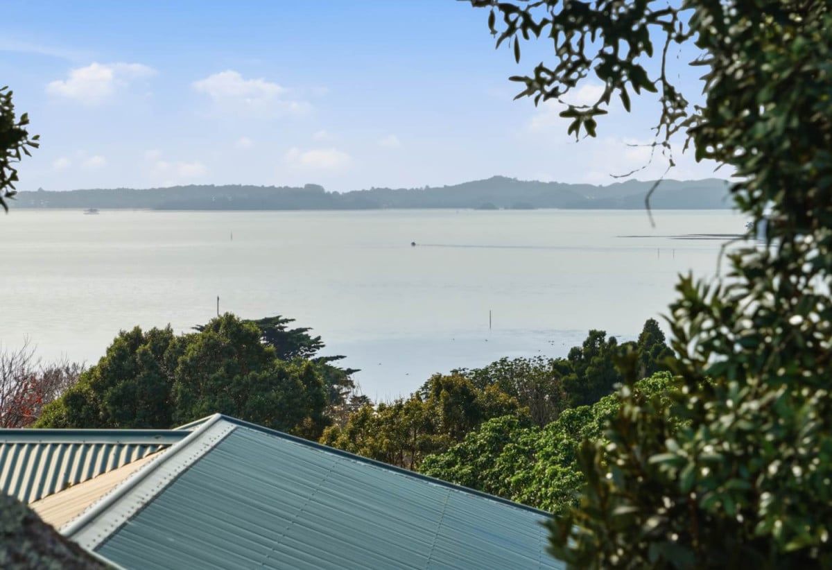 784m2 section, Sea Views, 5 beds 1 bath house with double carport, Rumpus room with separate entry, close to schools, reserves, beach, shops, 0.6 km to Shelly Park School, 8 Addis Place, Shelly Park, Auckland
