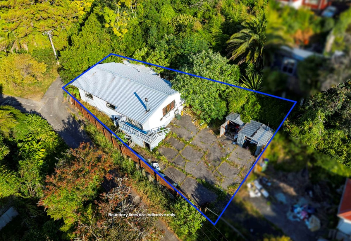 Vandalised Renovation Project – As Is, Where Is. 3 beds 1 bath house, close to schools, shops, 0.6 km to Sunnyvale School, 1/7 Rangeview Road, Sunnyvale, Auckland