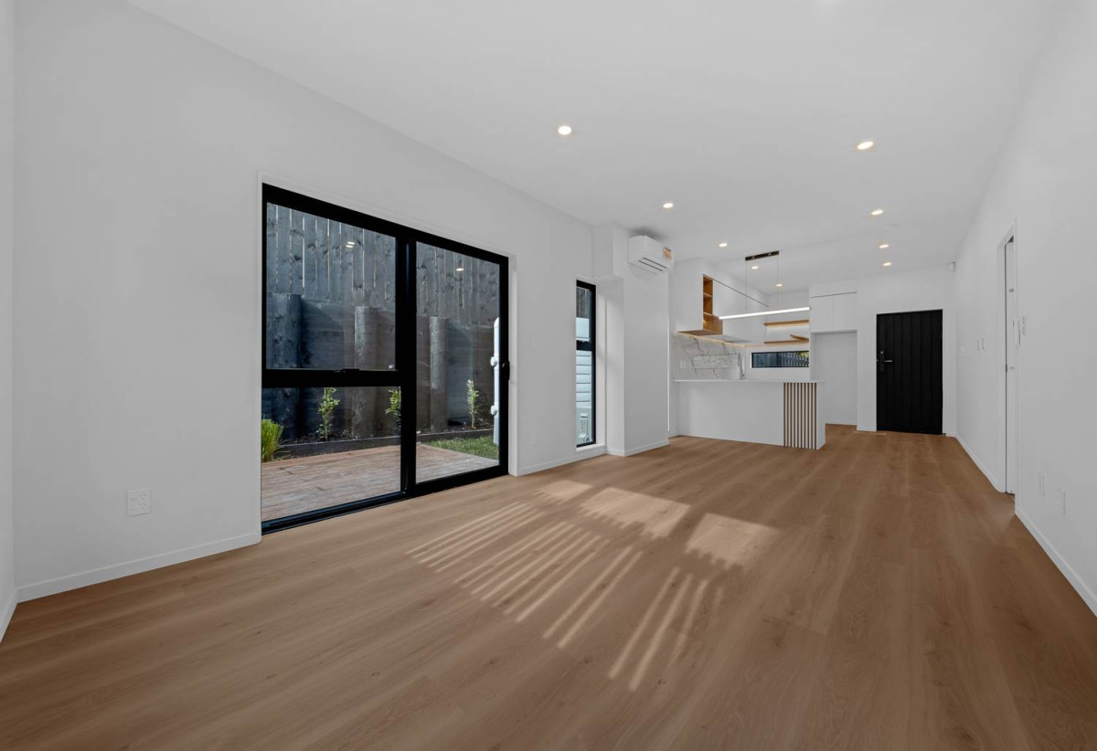 Urgent sale, Brandnew Master Build Home, 3 generous bedrooms +1 study (fits a single bed) + 2.5 bathrooms + Single garage, minutes from Albany mall, schools, motorway access, 1.8 km to Target Road School, 18B Mallard Place, Unsworth Heights, Auckland