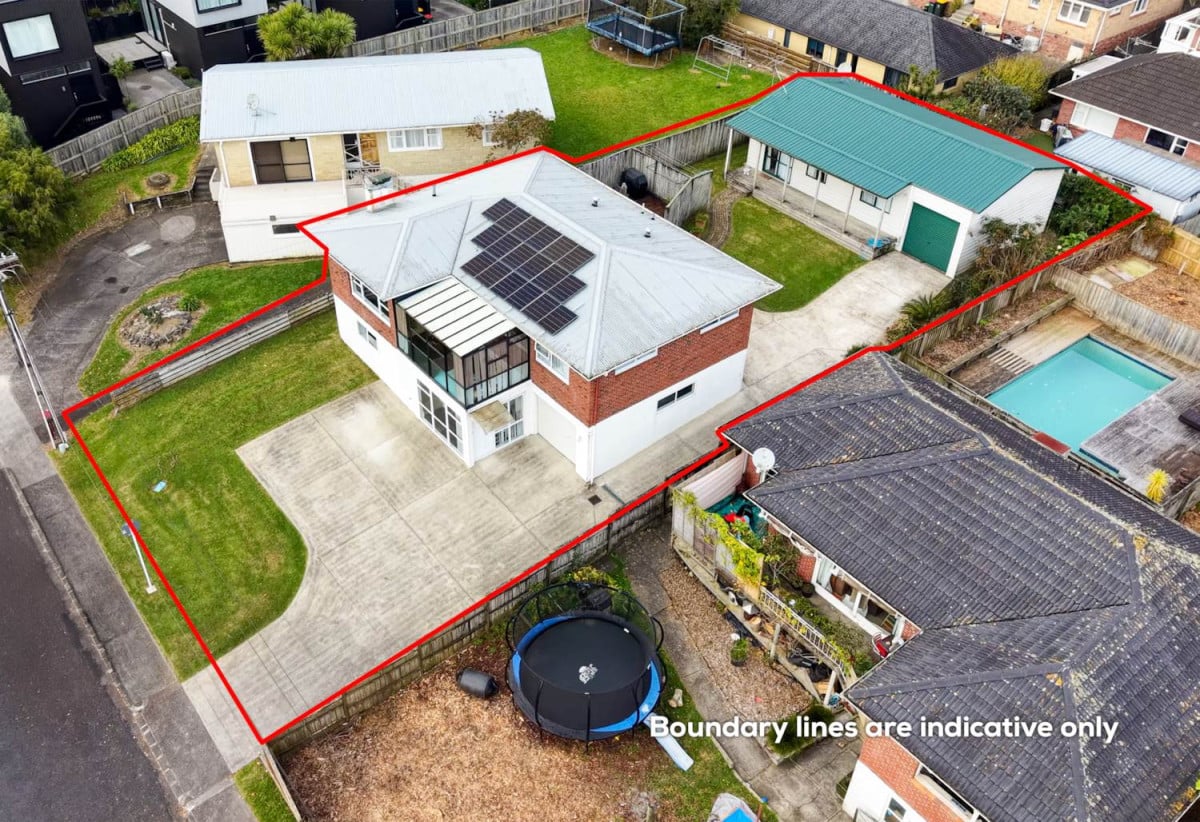 HOME & INCOME ON 683m² Land, Brick and tile 4 beds 2 baths main hour a Standalone 2 beds 1 bath unit with stable tenants, minutes to Howick Village and Highland Park Shopping Centre, schools, 0.2 km to Howick Primary School, 21 Willoughby Avenue, Howick, Auckland