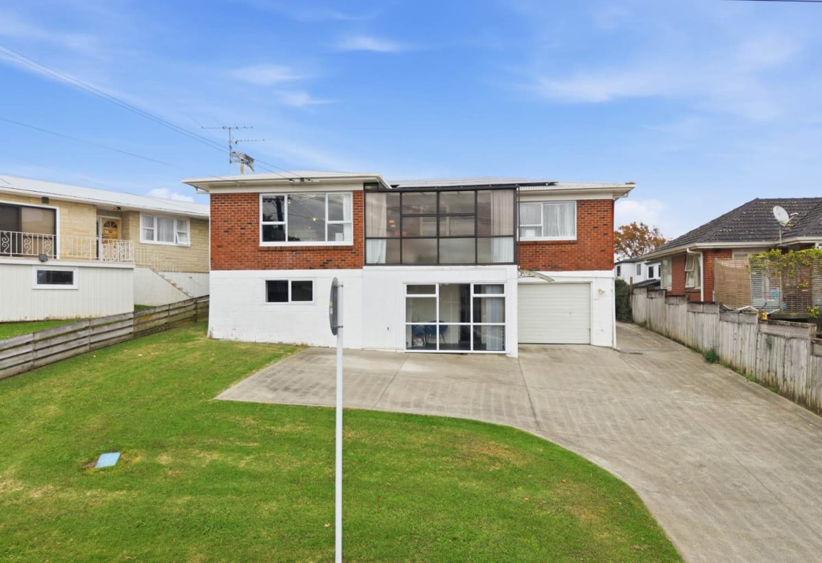 HOME & INCOME ON 683m² Land, Brick and tile 4 beds 2 baths main hour a Standalone 2 beds 1 bath unit with stable tenants, minutes to Howick Village and Highland Park Shopping Centre, schools, 0.2 km to Howick Primary School, 21 Willoughby Avenue, Howick, Auckland