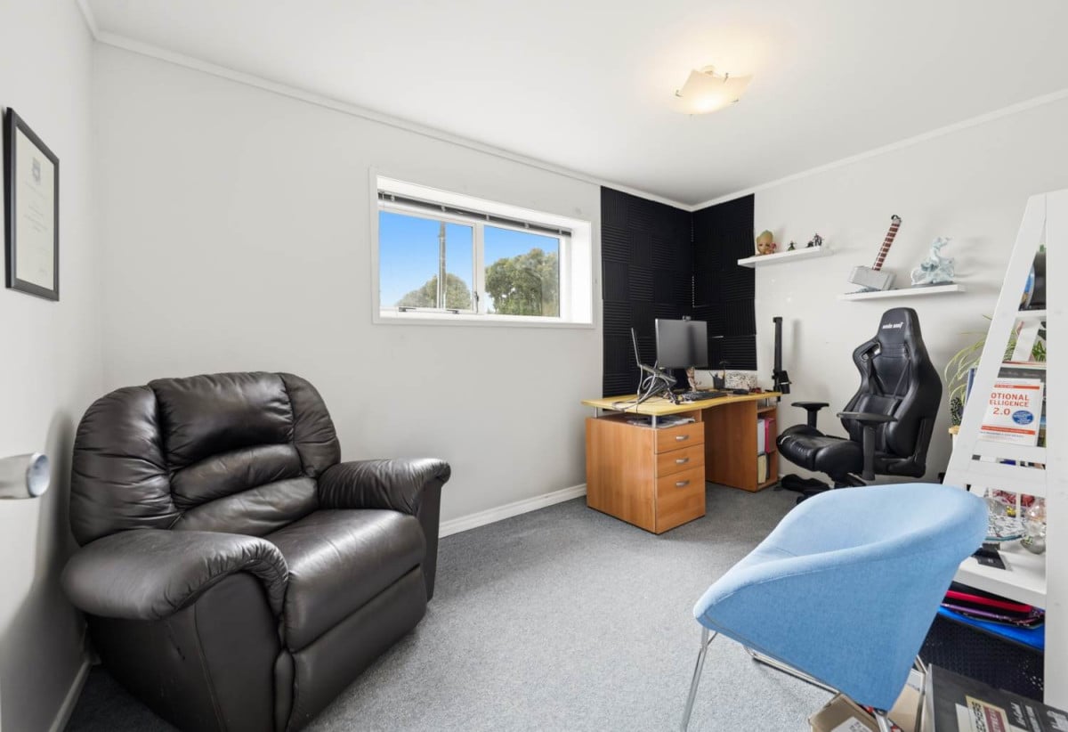 HOME & INCOME ON 683m² Land, Brick and tile 4 beds 2 baths main hour a Standalone 2 beds 1 bath unit with stable tenants, minutes to Howick Village and Highland Park Shopping Centre, schools, 0.2 km to Howick Primary School, 21 Willoughby Avenue, Howick, Auckland