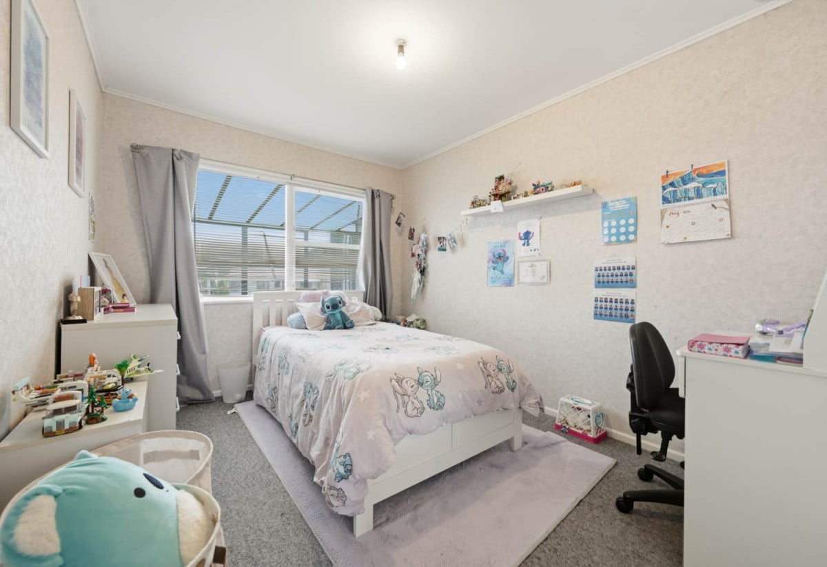HOME & INCOME ON 683m² Land, Brick and tile 4 beds 2 baths main hour a Standalone 2 beds 1 bath unit with stable tenants, minutes to Howick Village and Highland Park Shopping Centre, schools, 0.2 km to Howick Primary School, 21 Willoughby Avenue, Howick, Auckland