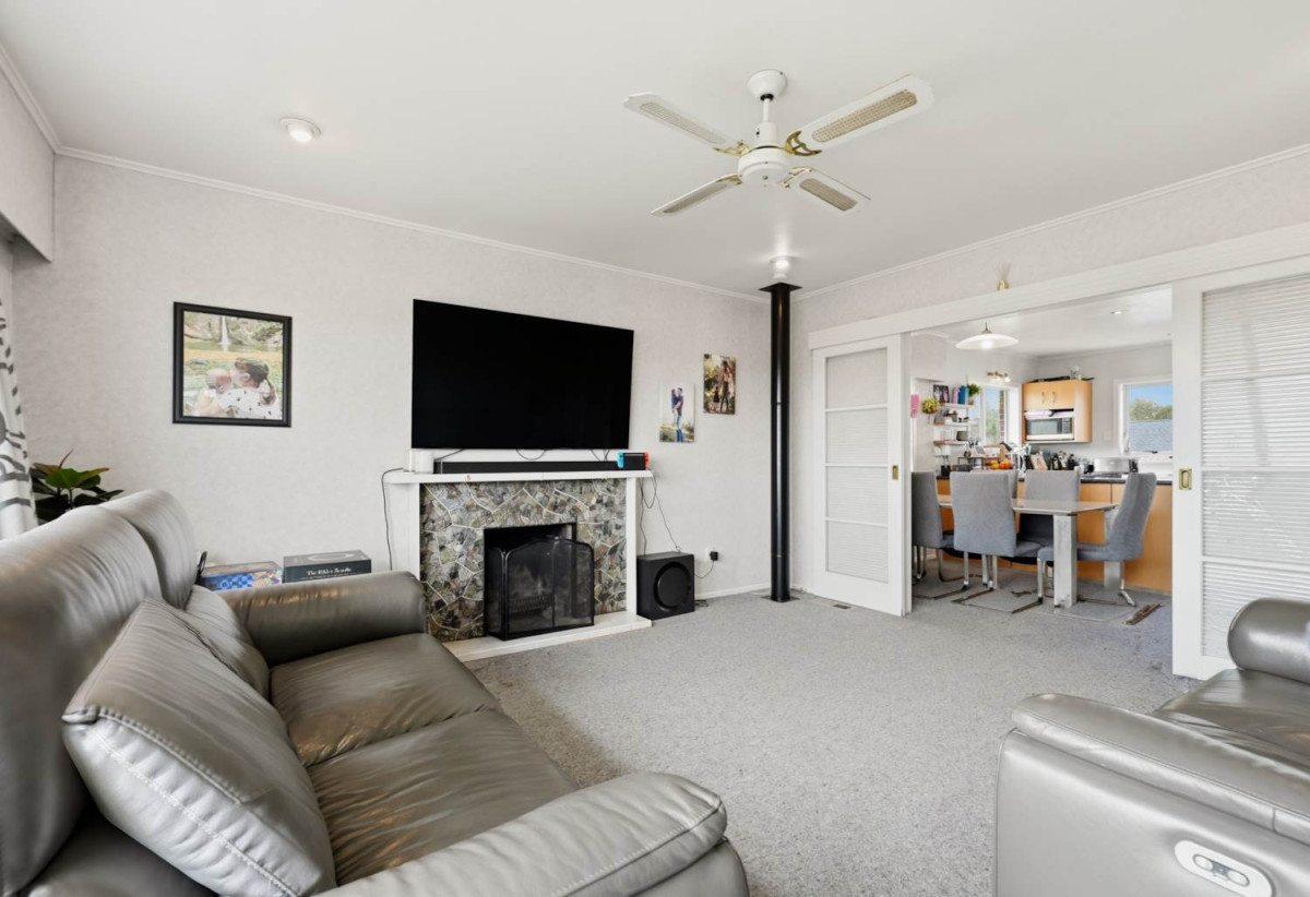 HOME & INCOME ON 683m² Land, Brick and tile 4 beds 2 baths main hour a Standalone 2 beds 1 bath unit with stable tenants, minutes to Howick Village and Highland Park Shopping Centre, schools, 0.2 km to Howick Primary School, 21 Willoughby Avenue, Howick, Auckland