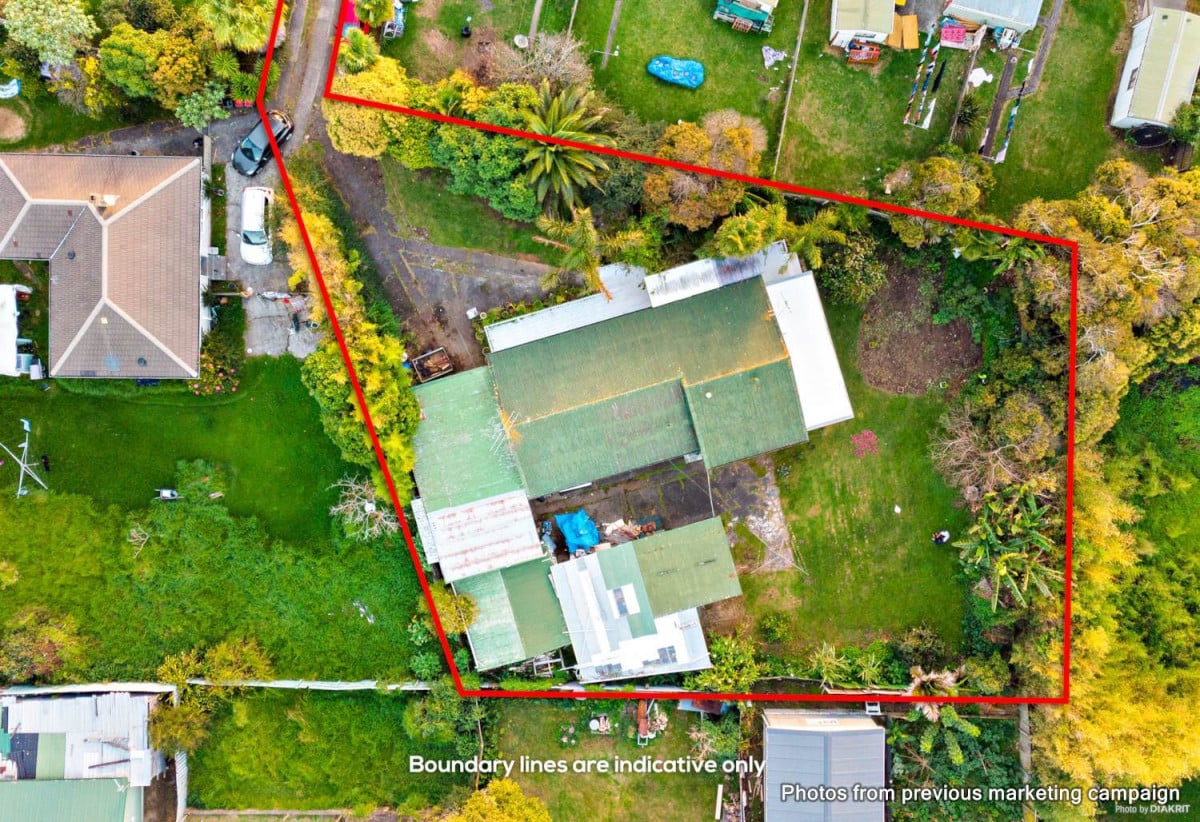 Must sell, 1310m2 section, 5 beds 2 baths house with carport, close to schools, shopping centres, motorway access, 101 Preston Road, Otara, Auckland