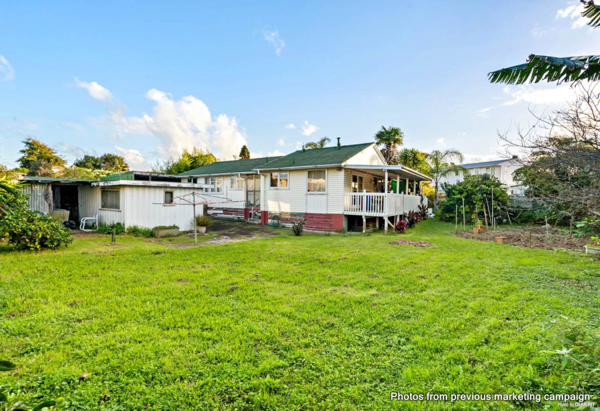 Must sell, 1310m2 section, 5 beds 2 baths house with carport, close to schools, shopping centres, motorway access, 101 Preston Road, Otara, Auckland