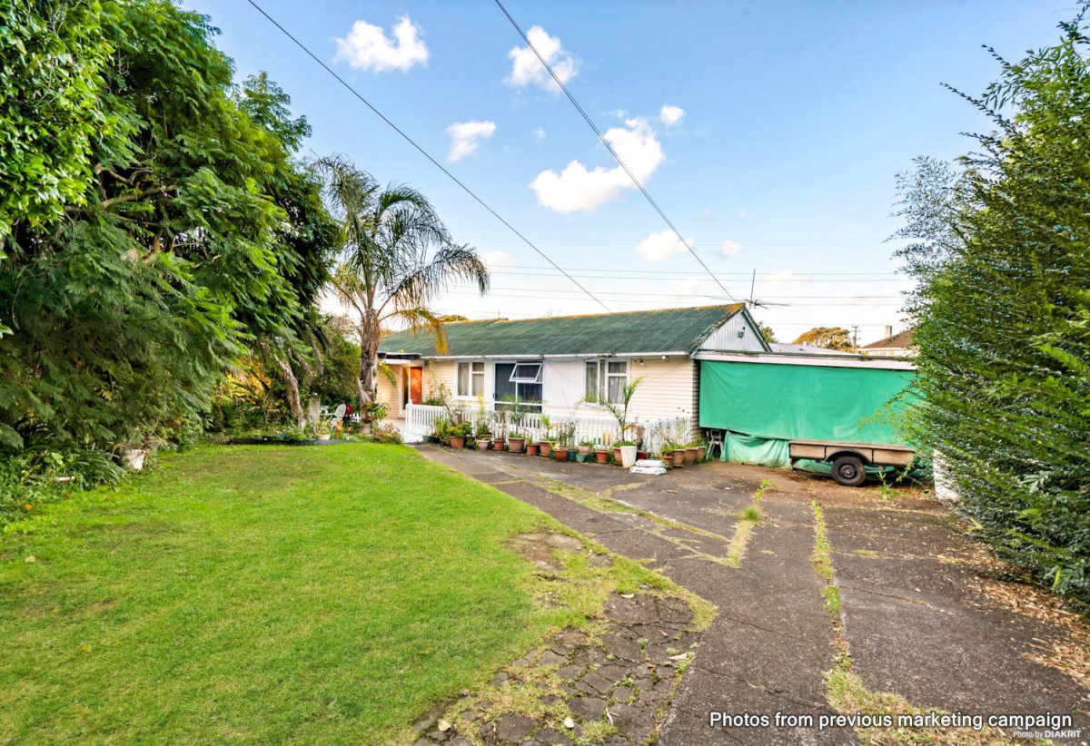 Must sell, 1310m2 section, 5 beds 2 baths house with carport, close to schools, shopping centres, motorway access, 101 Preston Road, Otara, Auckland