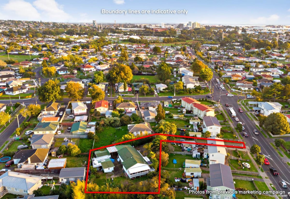 Must sell, 1310m2 section, 5 beds 2 baths house with carport, close to schools, shopping centres, motorway access, 101 Preston Road, Otara, Auckland