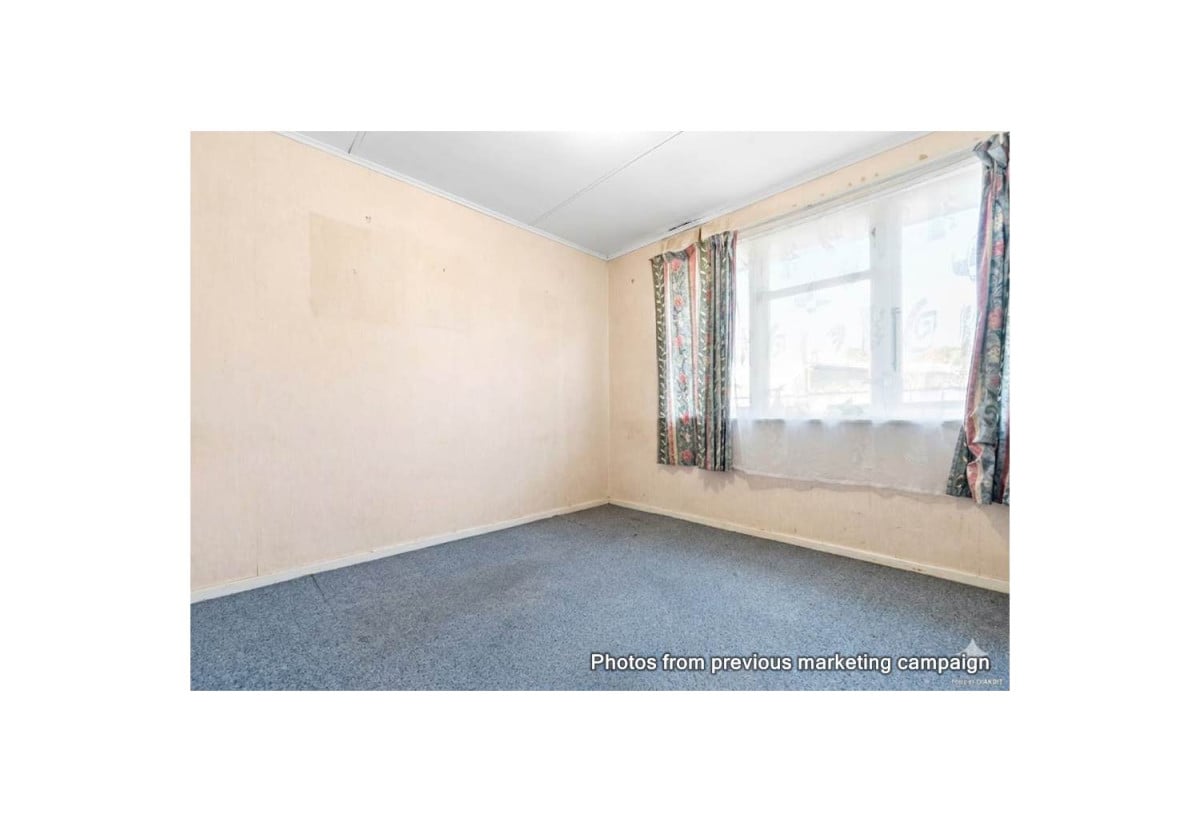 Must sell, 1310m2 section, 5 beds 2 baths house with carport, close to schools, shopping centres, motorway access, 101 Preston Road, Otara, Auckland