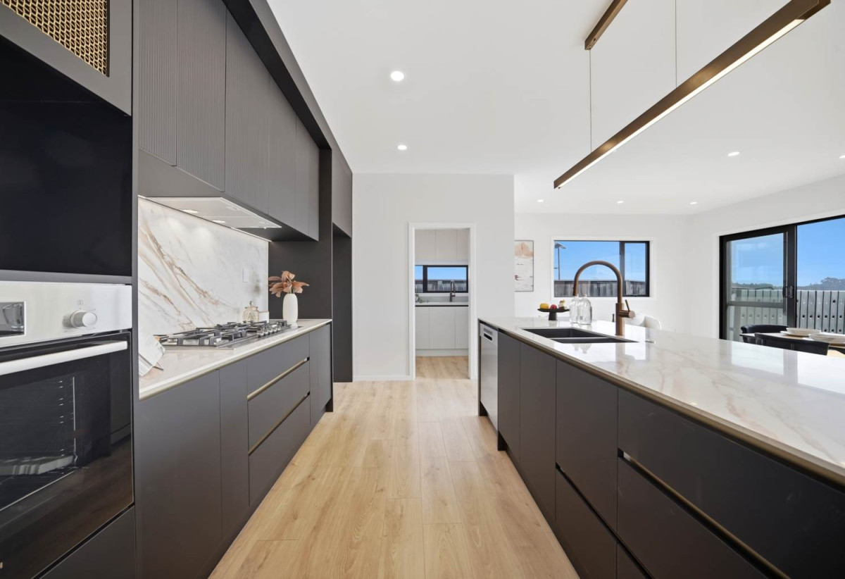 Covered by Stamford Building Insurance, Rangitoto College zone, 251m2 Brandnew standalone 5 beds (3 ensuites) 4.5 baths house with double garage on 243m2 section, walks to albany Mall, close to schools, motorway access, 0.1 km to Pinehill School (Browns Bay), 5 Weir Lane, Oteha, Auckland