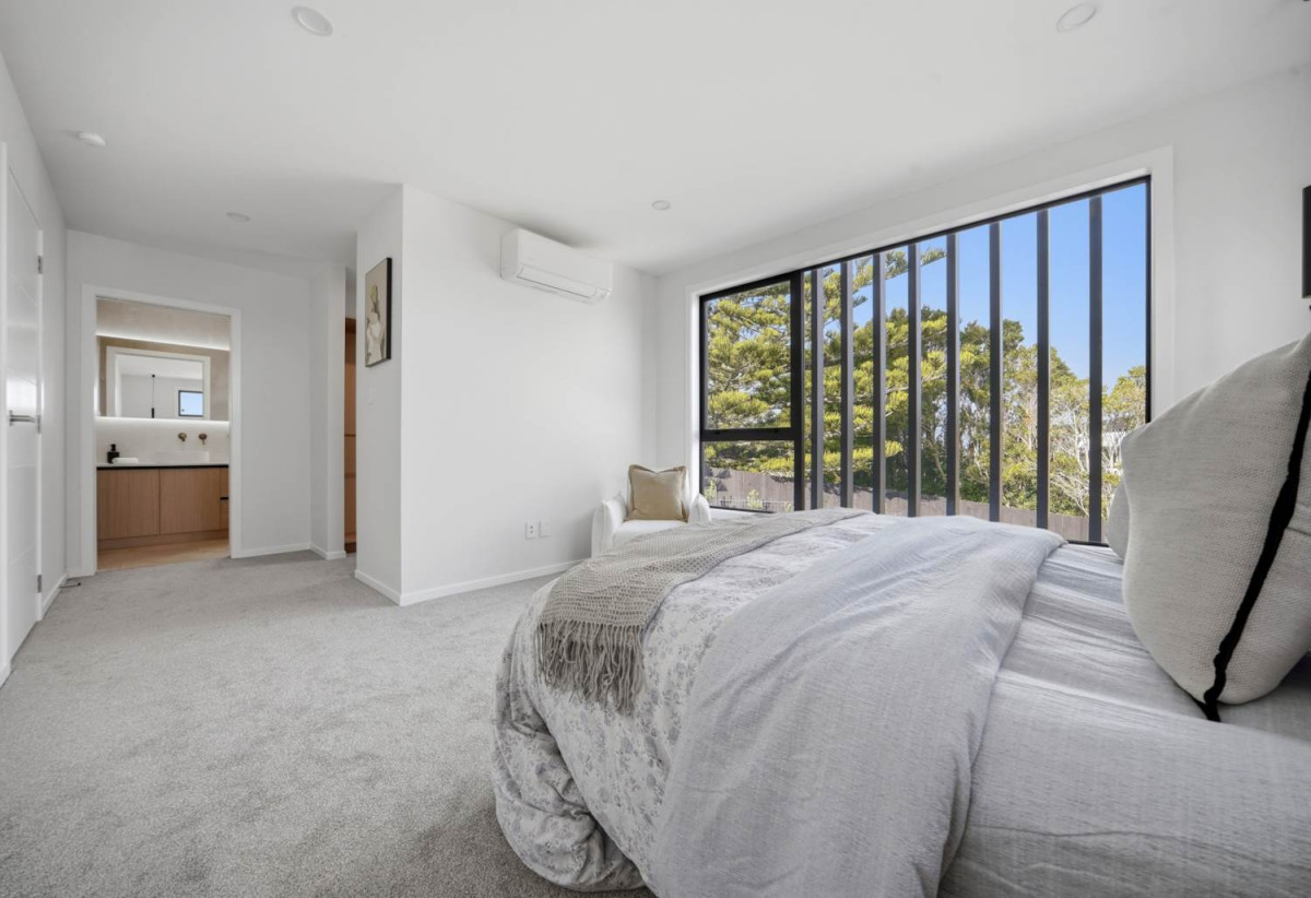 Covered by Stamford Building Insurance, Rangitoto College zone, 251m2 Brandnew standalone 5 beds (3 ensuites) 4.5 baths house with double garage on 243m2 section, walks to albany Mall, close to schools, motorway access, 0.1 km to Pinehill School (Browns Bay), 5 Weir Lane, Oteha, Auckland