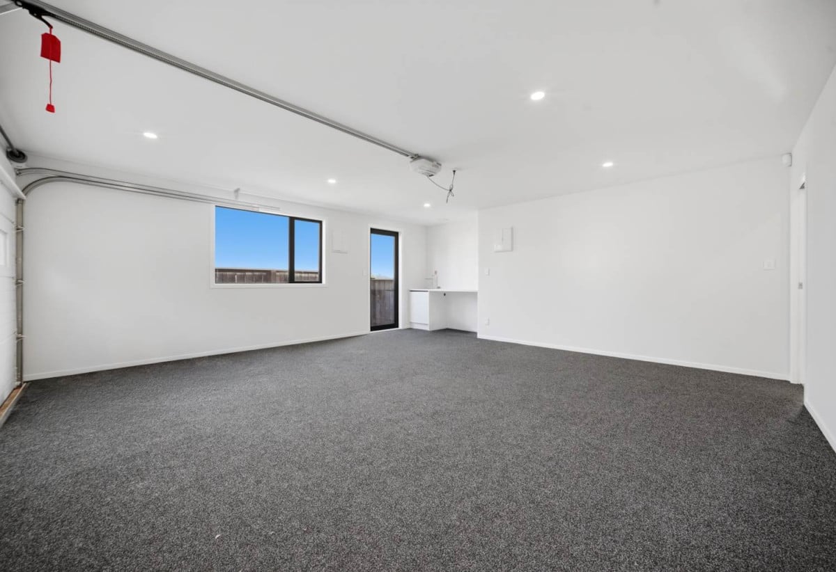Covered by Stamford Building Insurance, Rangitoto College zone, 251m2 Brandnew standalone 5 beds (3 ensuites) 4.5 baths house with double garage on 243m2 section, walks to albany Mall, close to schools, motorway access, 0.1 km to Pinehill School (Browns Bay), 5 Weir Lane, Oteha, Auckland