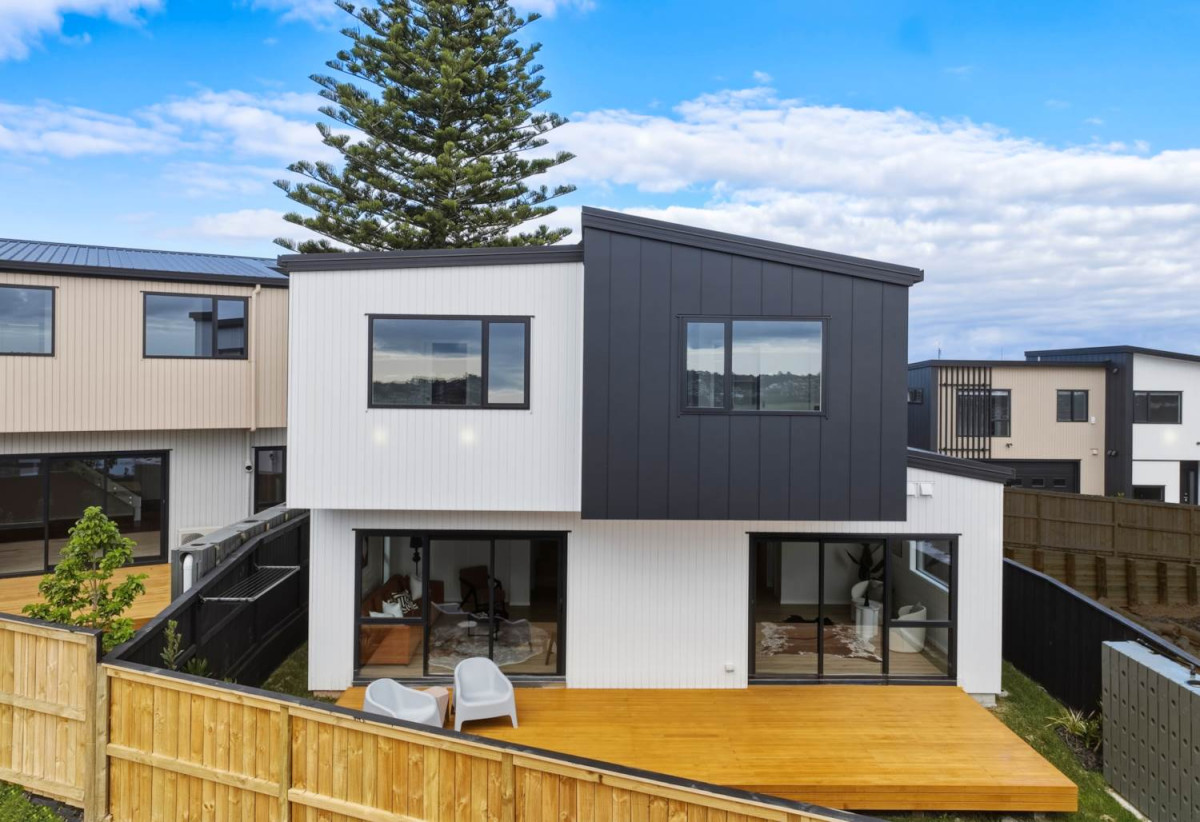 Covered by Stamford Building Insurance, Rangitoto College zone, 251m2 Brandnew standalone 5 beds (3 ensuites) 4.5 baths house with double garage on 243m2 section, walks to albany Mall, close to schools, motorway access, 0.1 km to Pinehill School (Browns Bay), 5 Weir Lane, Oteha, Auckland