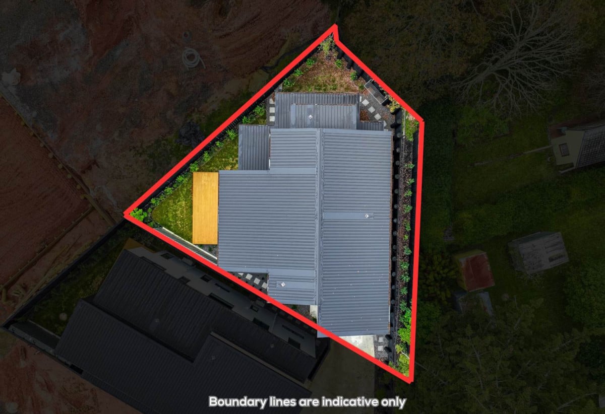 Covered by Stamford Building Insurance, Rangitoto College zone, 251m2 Brandnew standalone 5 beds (3 ensuites) 4.5 baths house with double garage on 243m2 section, walks to albany Mall, close to schools, motorway access, 0.1 km to Pinehill School (Browns Bay), 5 Weir Lane, Oteha, Auckland