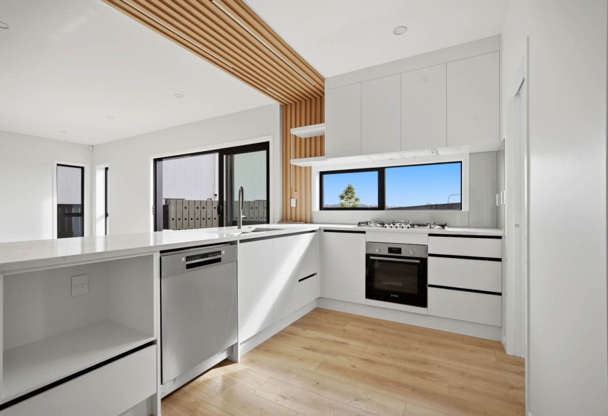Covered by Stamford Building Insurance, Rangitoto College zone, 250m2 Brandnew standalone 5 beds (3 ensuites) 4.5 baths house with tandem garage, on 280m2 section, walks to albany Mall, close to schools, motorway access, 0.1 km to Pinehill School (Browns Bay), 5a Weir Lane, Oteha, Auckland