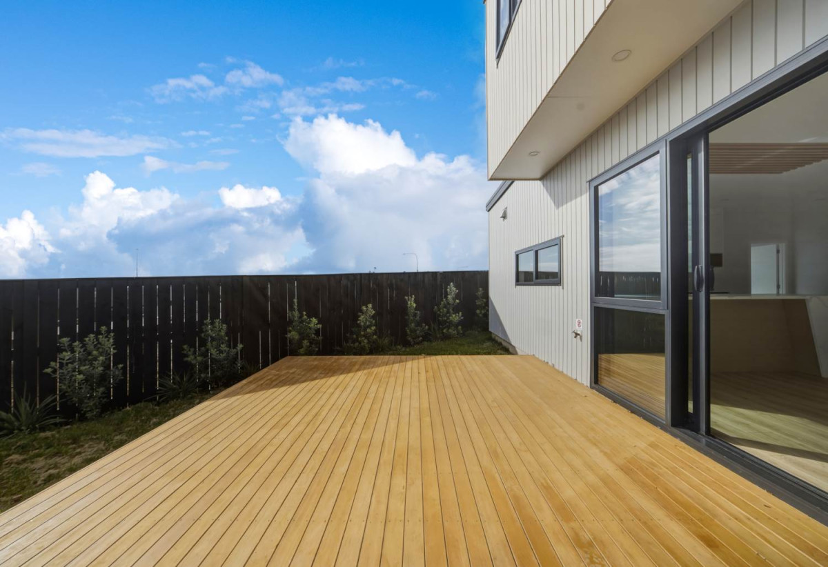 Covered by Stamford Building Insurance, Rangitoto College zone, 250m2 Brandnew standalone 5 beds (3 ensuites) 4.5 baths house with tandem garage, on 280m2 section, walks to albany Mall, close to schools, motorway access, 0.1 km to Pinehill School (Browns Bay), 5a Weir Lane, Oteha, Auckland