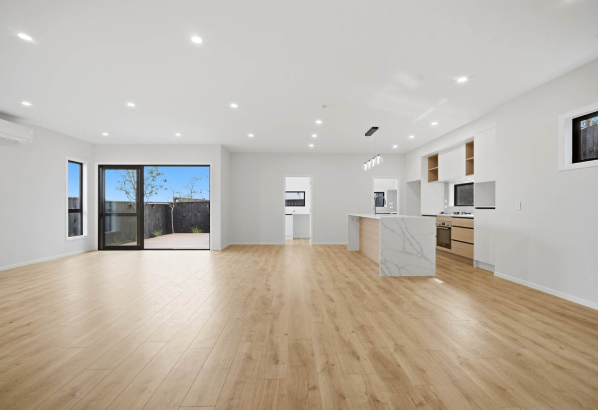 Covered by Stamford Building Insurance, Rangitoto College zone, 252m2 4 beds (2 ensuites) 3.5 baths house with double garage on 355m2 section, walks to albany Mall, close to schools, motorway access, 0.1 km to Pinehill School (Browns Bay), 4/55 Spencer Road, Oteha, Auckland