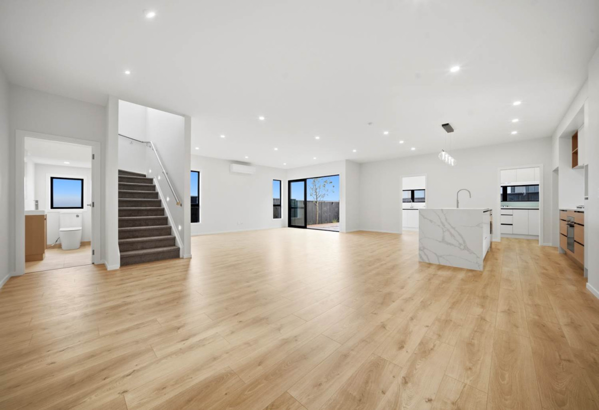 Covered by Stamford Building Insurance, Rangitoto College zone, 252m2 4 beds (2 ensuites) 3.5 baths house with double garage on 355m2 section, walks to albany Mall, close to schools, motorway access, 0.1 km to Pinehill School (Browns Bay), 4/55 Spencer Road, Oteha, Auckland