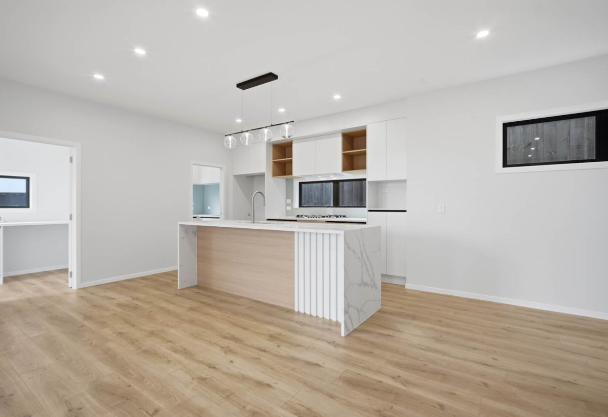 Covered by Stamford Building Insurance, Rangitoto College zone, 252m2 4 beds (2 ensuites) 3.5 baths house with double garage on 355m2 section, walks to albany Mall, close to schools, motorway access, 0.1 km to Pinehill School (Browns Bay), 4/55 Spencer Road, Oteha, Auckland